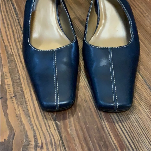 Danielle navy heels size 7.5 - Picture 2 of 6